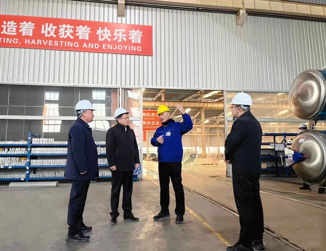 On Feb. 03, 2023,the member of the municipal Party committee, the Minister of United Front Work Department, the Vice Mayor of the Municipal Government, the Deputy Secretary of the Municipal CPPCC Party Leadership Group, Mr. Jungang Jiang checked  the resumption of work and production of enterprises In linjia village. 